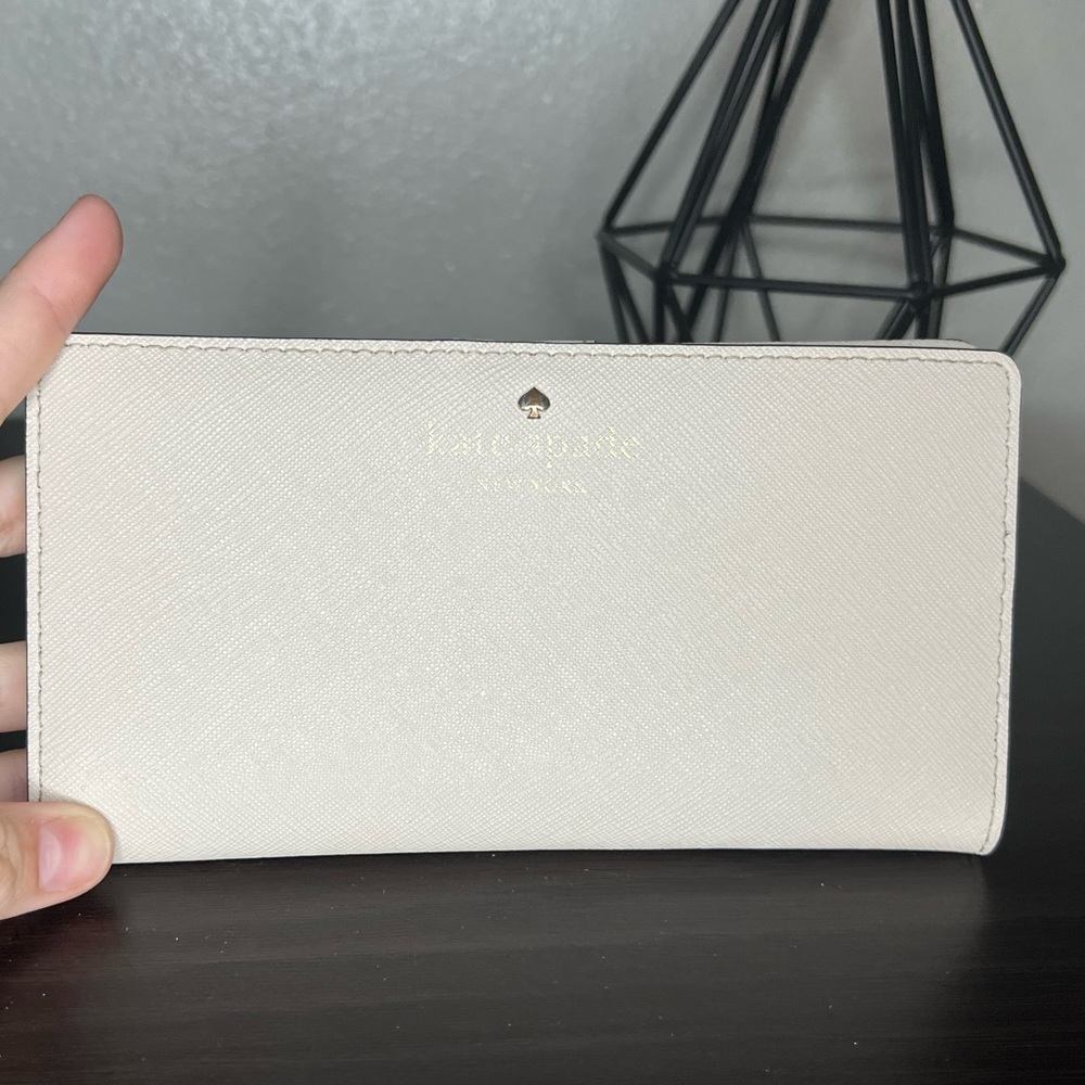 KATE SPADE LIGHT GRAY WALLET